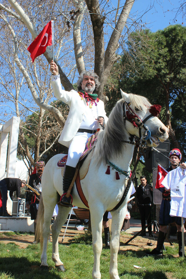 Opr. Dr. Mehmet Bayındır, at üzerinde bağımsız milletvekili adaylığını açıkladı #3