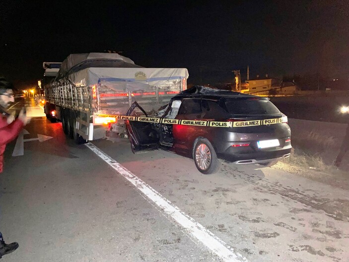 Konya'da otomobille tır çarpıştı: 2 yaralı