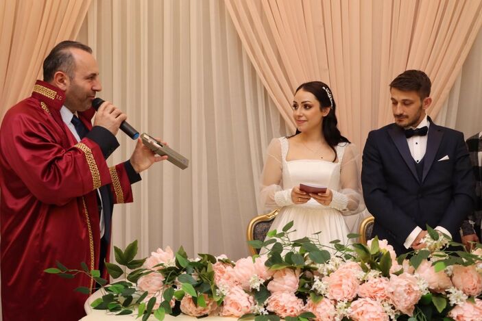 Hataylı depremzede çift Yalova'da evlendi
