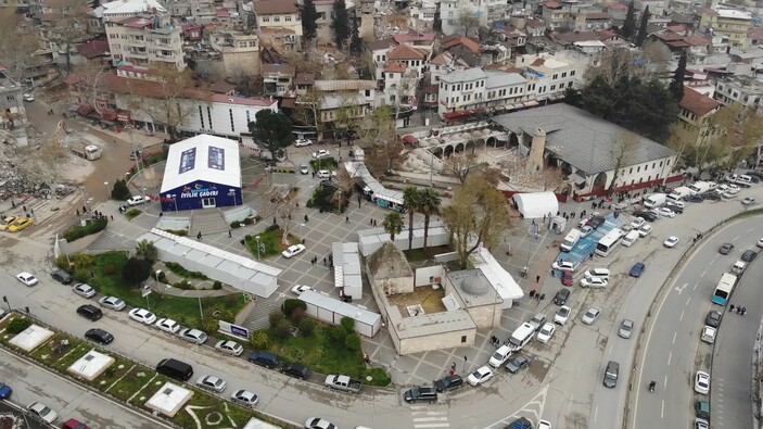 Kahramanmaraş'ta 1500 yıllık çarşının esnafı konteyner çarşıda ticarete devam ediyor