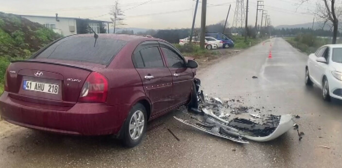 Gebze'de iki otomobil kafa kafaya çarpıştı: 7 yaralı #1